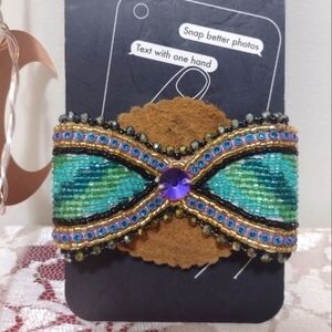 Beautiful Native Beaded Green Buckskin Bow Phone Holder Pop Socket